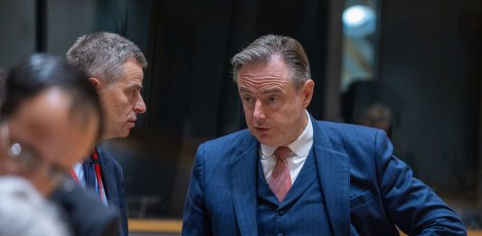 De Wever “Il Belgio intende consegnare dieci caccia F-16 all’Ucraina entro la fine dell’anno”