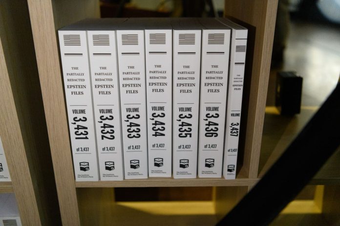 Dallas, inaugurazione della biblioteca itinerante con gli atti integrali del caso Trump-Epstein