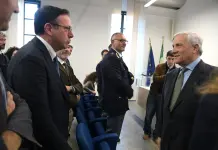 Tajani in visita alle forze dell’ordine a Milano: “Cercheremo di essere sempre più al vostro fianco”. Anche Salvini incontra militari e agenti a piazza Duomo
