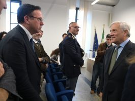 Tajani in visita alle forze dell’ordine a Milano: “Cercheremo di essere sempre più al vostro fianco”. Anche Salvini incontra militari e agenti a piazza Duomo
