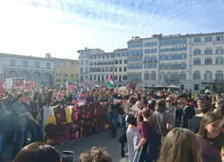 Studenti in piazza a Firenze contro i tagli all’istruzione e il dl Valditara