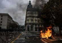 Proteste e scontri in tutta la Francia, 272 fermi