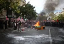 Protesta degli studenti in Francia, scontri a Parigi. Lecornu “Violenza inaccettabile”
