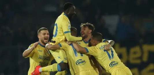 Il Frosinone regala gol e spettacolo, 5-1 al Lecce