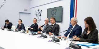 Caro energia, dal G7 ok al rilascio di 100 milioni di barili entro 4 mesi: “Misure coordinate per proteggere famiglie e imprese”
