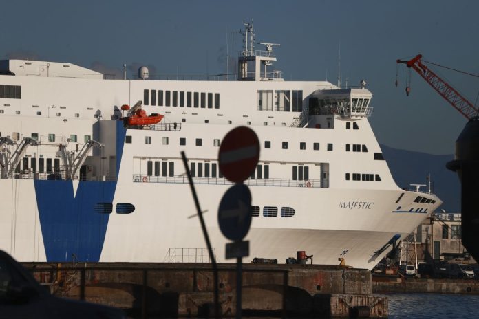 Porto di Napoli nella foto la nave GNV Majestic tenuta in quarantena per caso sospetto di coronavirus