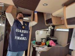 Droga per oltre 5 milioni nascosta in un caravan, 3 arresti nel Varesotto / Video