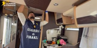 Droga per oltre 5 milioni nascosta in un caravan, 3 arresti nel Varesotto / Video
