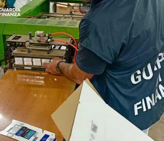 Contrabbando di sigarette, 8 arresti e sequestro di 20 tonnellate di tabacco nel Viterbese / Video