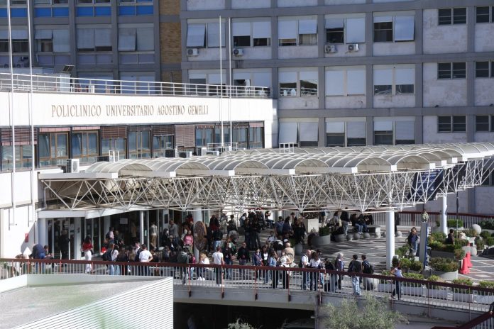 Roma, Papa Leone XIV arriva all’Ospedale Universitario Gemelli di Roma per sottoporsi a un intervento chirurgico