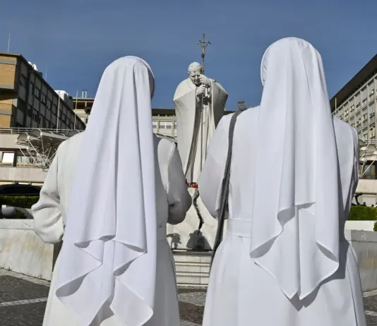 Decorso post-operatorio regolare per Papa Leone XIV, “Ha mangiato e svolto fisioterapia respiratoria”
