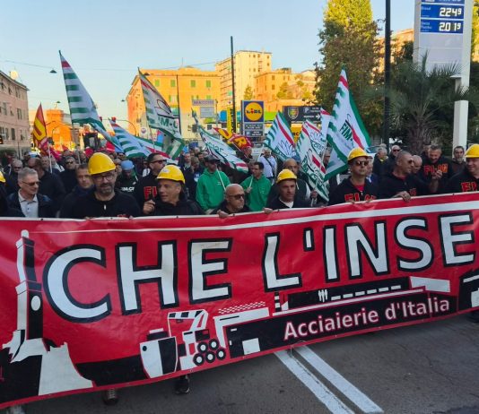 Sciopero di 24 ore in tutti gli stabilimenti ex Ilva, lavoratori di Genova in corteo: “Serve un piano B per non chiudere”