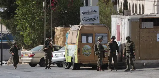 Blitz di Israele in diverse località della Cisgiordania, decine di palestinesi arrestati