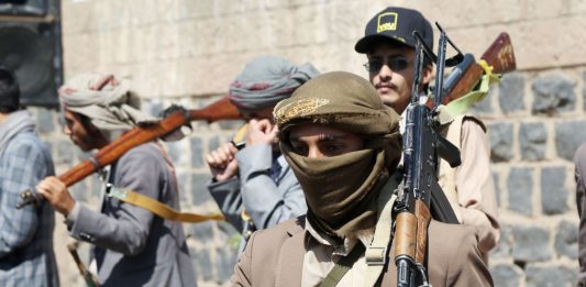 Intercettato e distrutto drone lanciato verso l’Arabia Saudita, in Yemen proteste contro assedio e bombardamenti Houthi