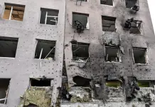 صواريخ وطائرات مسيرة روسية تستهدف كييف ومقتل شخصين