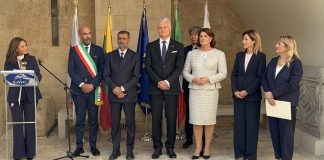 Bari e Lituania unite nel nome di Bona Sforza: svelato bassorilievo al Castello Svevo / Video