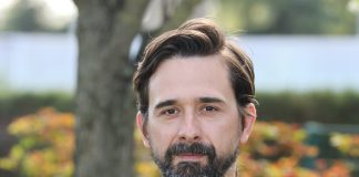 L’attore Davide Iacopini in terapia intensiva: è stato aggredito e preso a calci mentre era in monopattino