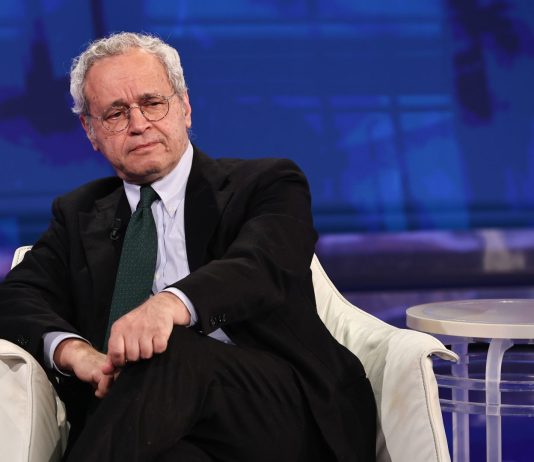 Mentana lascia la conduzione del Tg La7, il 23 dicembre sarà l’ultimo giorno
