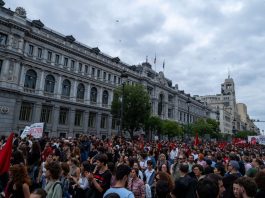 Spagna, decine di migliaia di persone in piazza per protestare contro la crisi abitativa