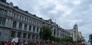 Spagna, decine di migliaia di persone in piazza per protestare contro la crisi abitativa