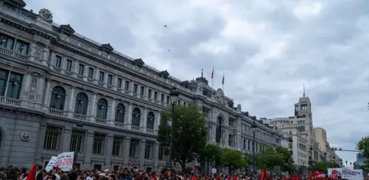 Spagna, decine di migliaia di persone in piazza per protestare contro la crisi abitativa