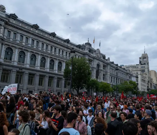 Spagna, decine di migliaia di persone in piazza per protestare contro la crisi abitativa