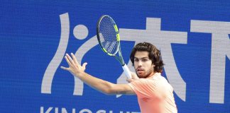 Alcaraz trionfa a Tokyo, Djokovic torna al successo a Pechino