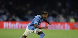 Napoli, si ferma David Neres: lesione di basso grado alla coscia destra