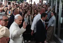 Papa Leone XIV verrà dimesso dall’ospedale nel pomeriggio, domani l’Angelus a San Pietro