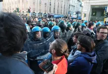 Allarme cortei, piazze blindate: in corso decine di nuove manifestazioni. Individuato l’ideatore del movimento 17 ottobre / Video