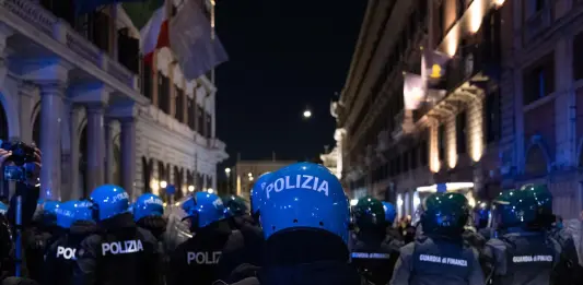 Manifestazioni in tutta Italia, 9 arresti e 87 denunce: scontri e feriti, a Roma forzati gli ingressi del Colosseo / Foto e Video