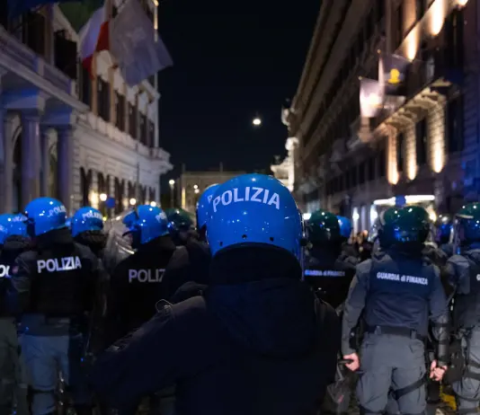 Manifestazioni in tutta Italia, 9 arresti e 87 denunce: scontri e feriti, a Roma forzati gli ingressi del Colosseo / Foto e Video