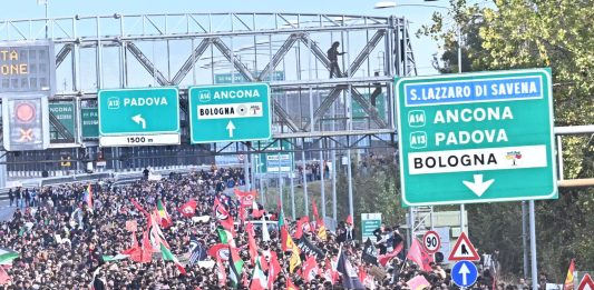 Sciopero generale, a Bologna blocchi sulla tangenziale / Video