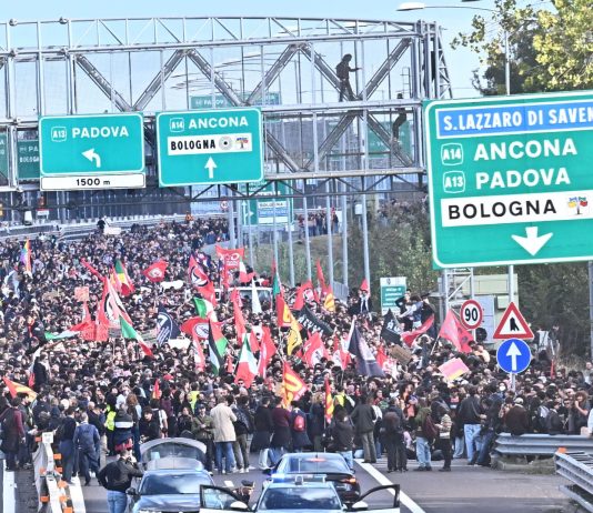 Sciopero generale, a Bologna tangenziale ancora bloccata / Video