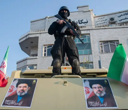 Iran, Khamenei “Risposta immediata senza limiti geografici a qualsiasi attacco Usa”