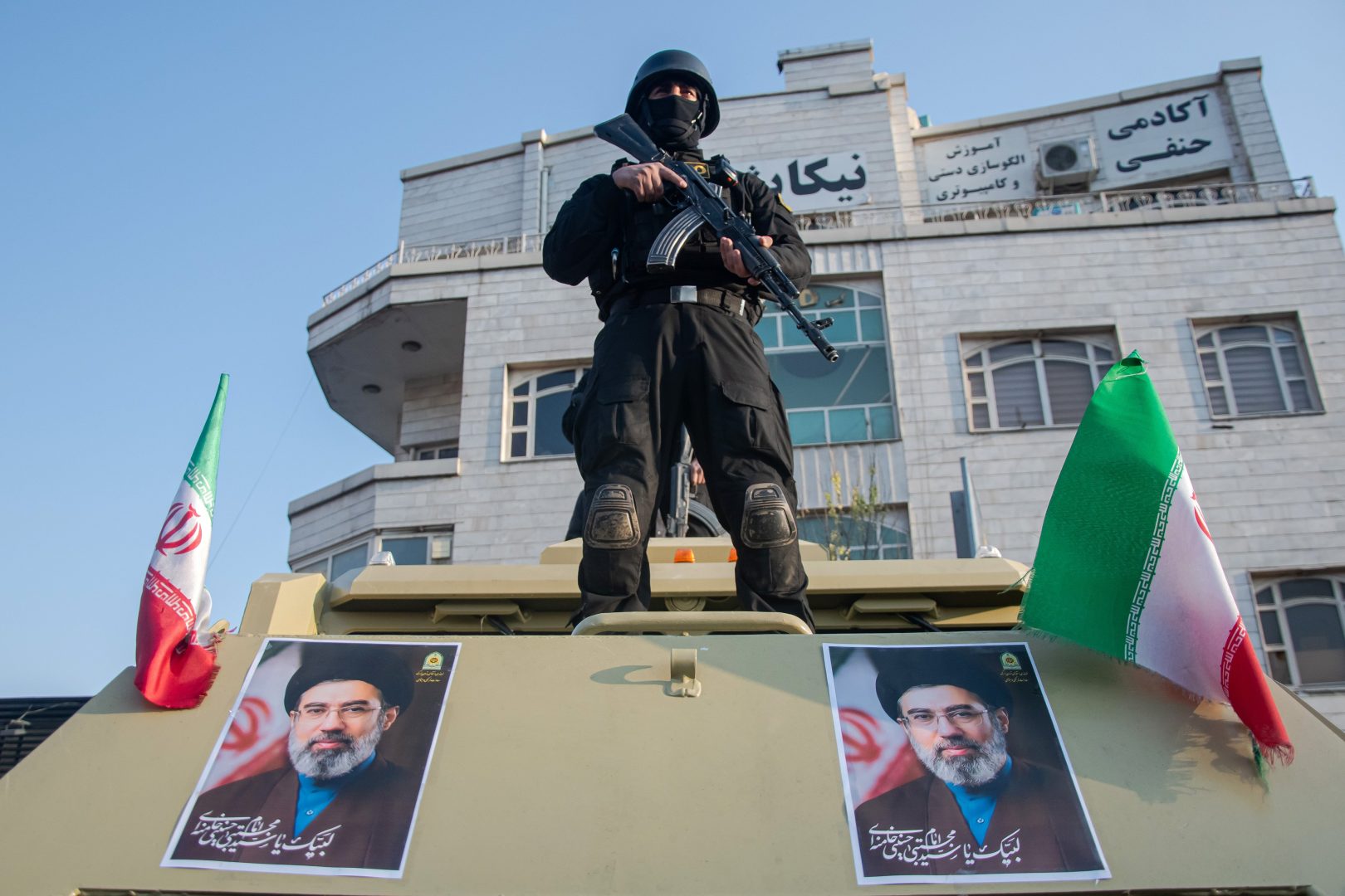 Iran, Khamenei “Risposta immediata senza limiti geografici a qualsiasi attacco Usa”