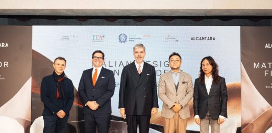 Design, tecnologia e saper fare italiano: il “Made in Italy” dialoga con la Cina nel segno di Alcantara