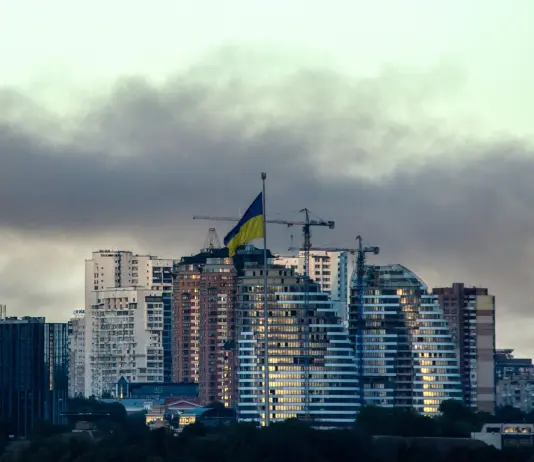 Nuovo avvertimento della Russia a diplomatici e cittadini stranieri: “Lasciate Kiev”