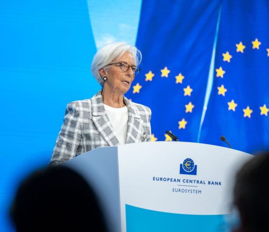 Christine Lagarde si dimette dalla presidenza della Bce, lascerà il 7 febbraio: “Lascio un istituto pronto per il futuro” / Video