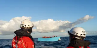 La Life Support di Emergency salva 113 persone nel Mediterraneo / Video