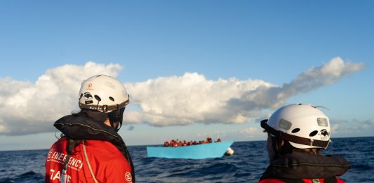 La Life Support di Emergency salva 113 persone nel Mediterraneo / Video