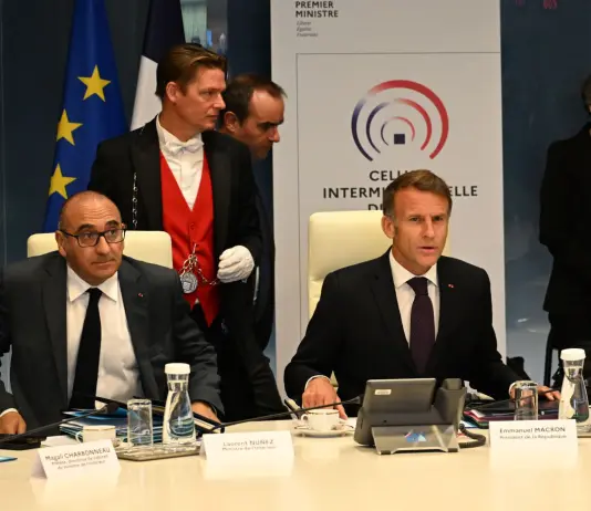 Francia, Macron respinge le dimissioni del ministro dell’Interno Nunez
