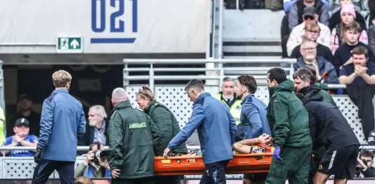 Injury scare for Martinez during Everton-Chelsea match