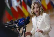 Meloni: “Tutte le forze politiche condannino le violenze ai cortei degli studenti”. La premier dopo il Consiglio Europeo: “Ottimista su flessibilità”