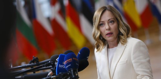 Meloni dopo il Consiglio Europeo: “Chiusa la trattativa con l’Ue sul decreto bollette, ottimista sulla flessibilità” / Video