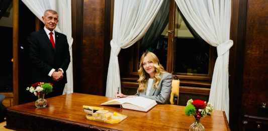 Caro energia, Ue “Ricevuta la lettera da Meloni e Babis, la stiamo esaminando. Già concessa maggiore flessibilità agli Stati membri”