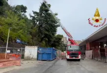 Ondata di maltempo nel Napoletano, frana a Mergellina. In 2 giorni 150 interventi dei Vigili del fuoco