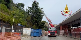 Ondata di maltempo nel Napoletano, frana a Mergellina. In 2 giorni 150 interventi dei Vigili del fuoco