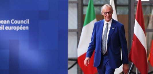Merz al Consiglio Europeo: “Negoziati difficili su futuro finanziario Ue”. L’Italia riunisce gli ‘Amici della Coesione’: “Chiediamo Bilancio ambizioso ed equo”