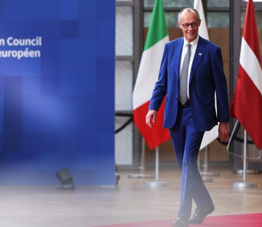Merz al Consiglio Europeo: “Negoziati difficili su futuro finanziario Ue”. L’Italia riunisce gli ‘Amici della Coesione’: “Chiediamo Bilancio ambizioso ed equo”
